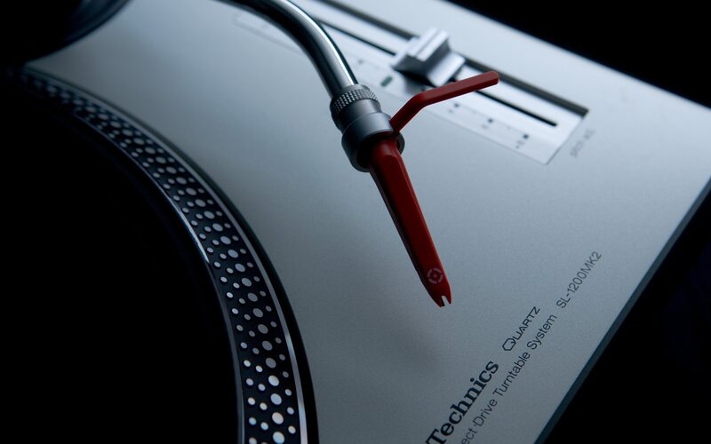 Technics turntable with red stylus