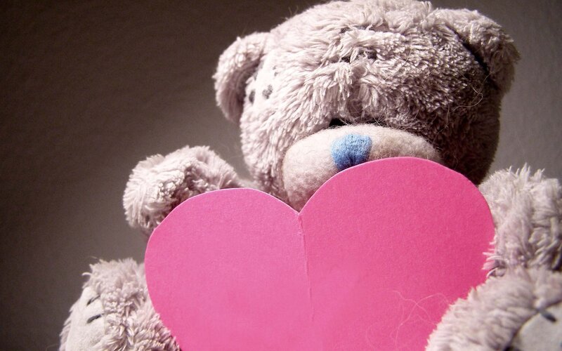 teddy bear holding heart