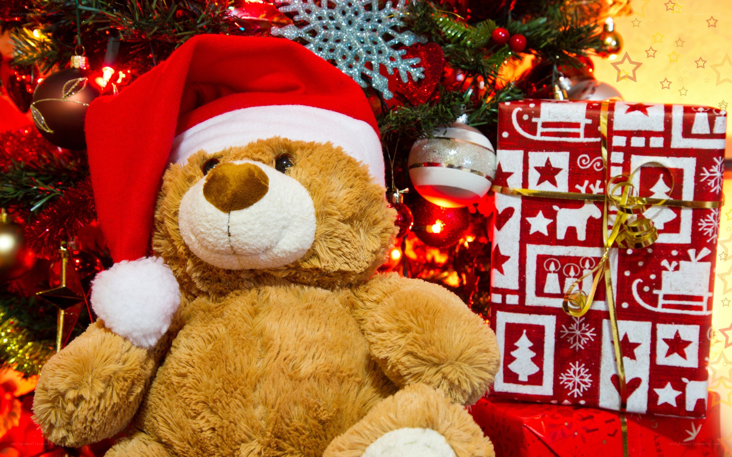 Teddy bear with Christmas gift