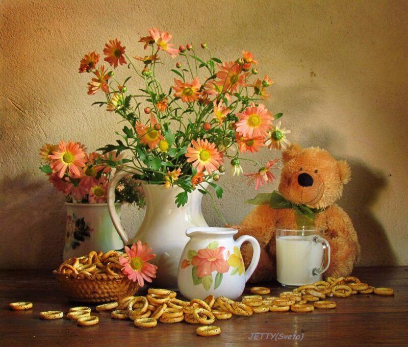 Teddy Bear with Flowers — Brown, Calm