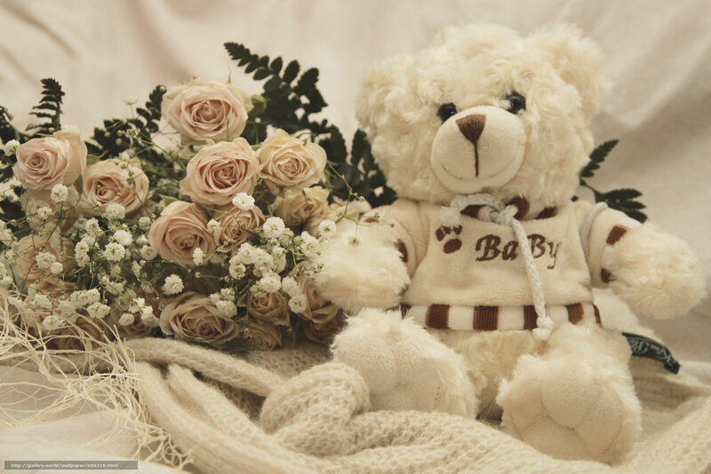 Teddy bear with roses