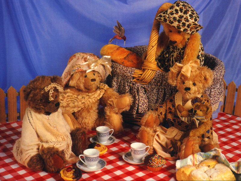 Teddy Bears at Picnic — Red