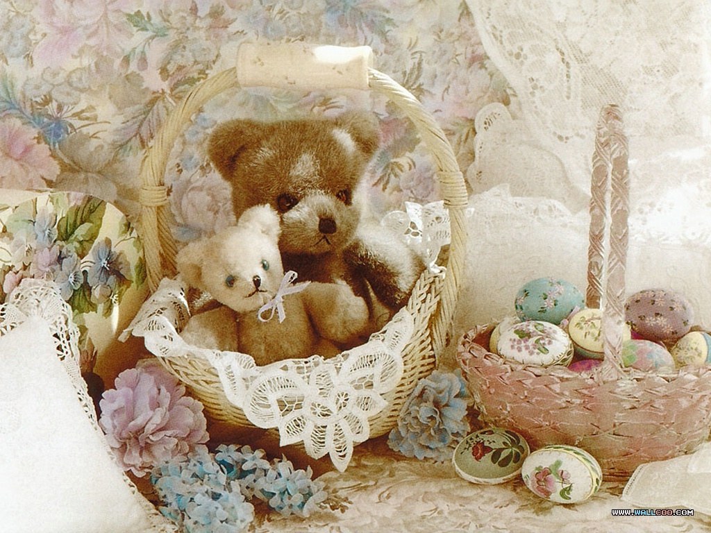 Teddy bears in a basket