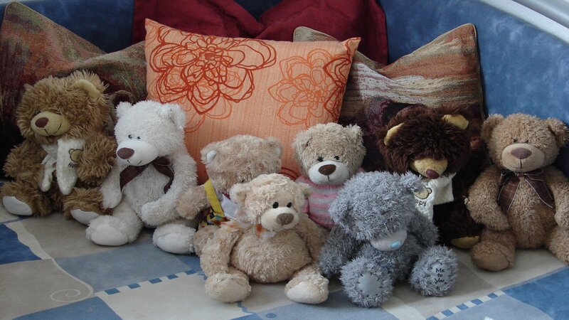 Teddy Bears on Couch — Blue