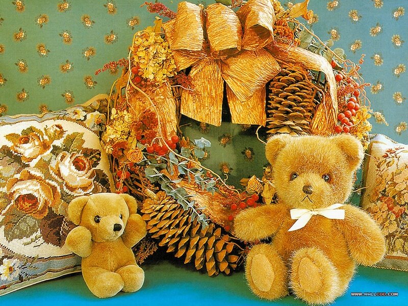 Teddy bears with autumn wreath