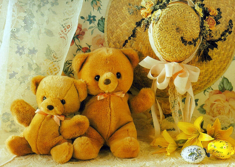 Teddy bears with straw hat
