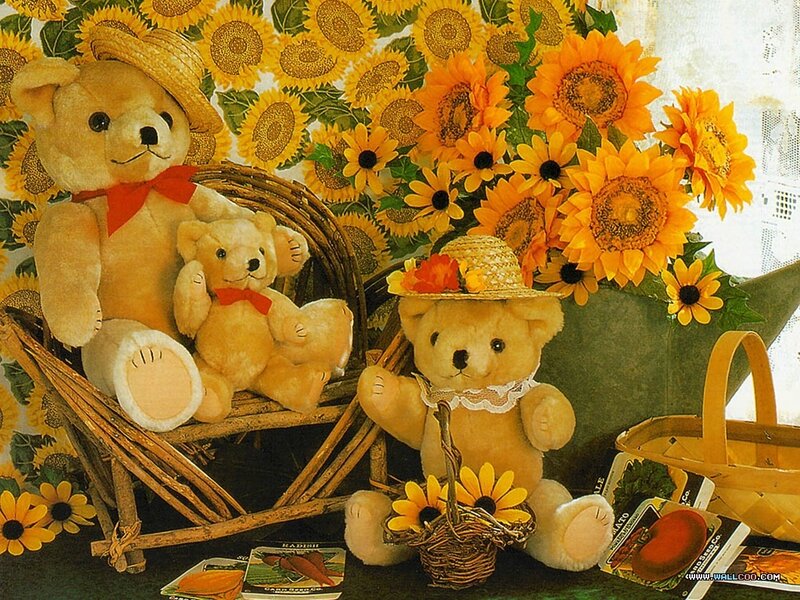 Teddy bears with sunflowers