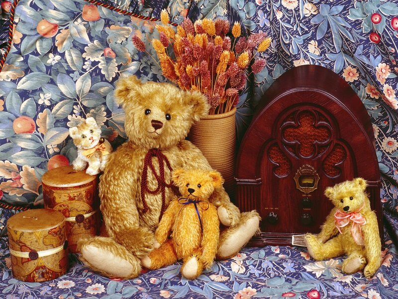 Teddy bears with vintage radio