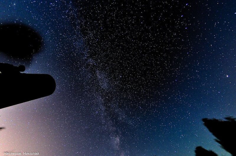 Telescope under Starry Sky — Black