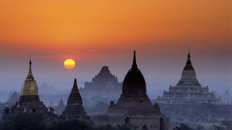 Temples at sunset in Bagan