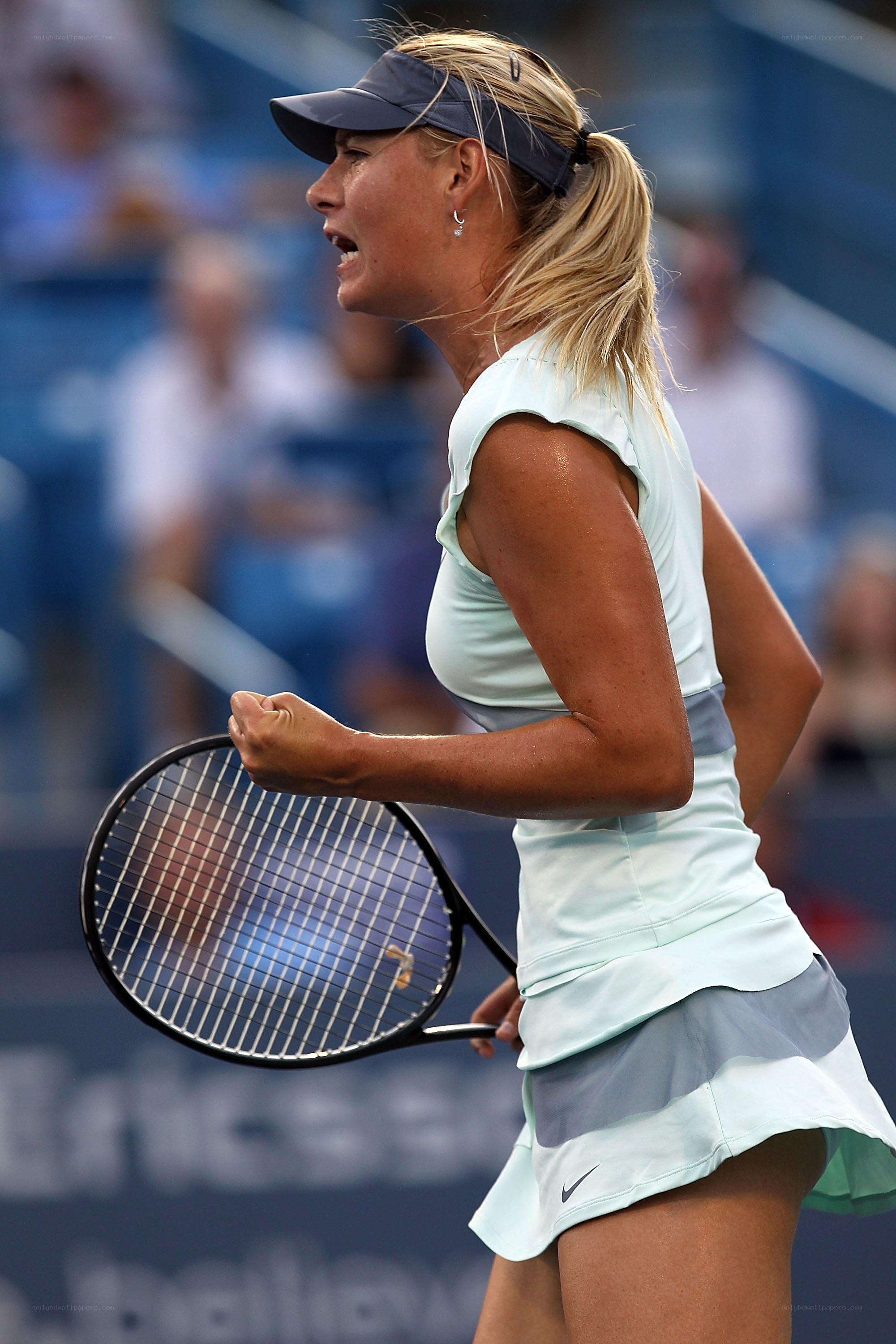 tennis player celebrating win