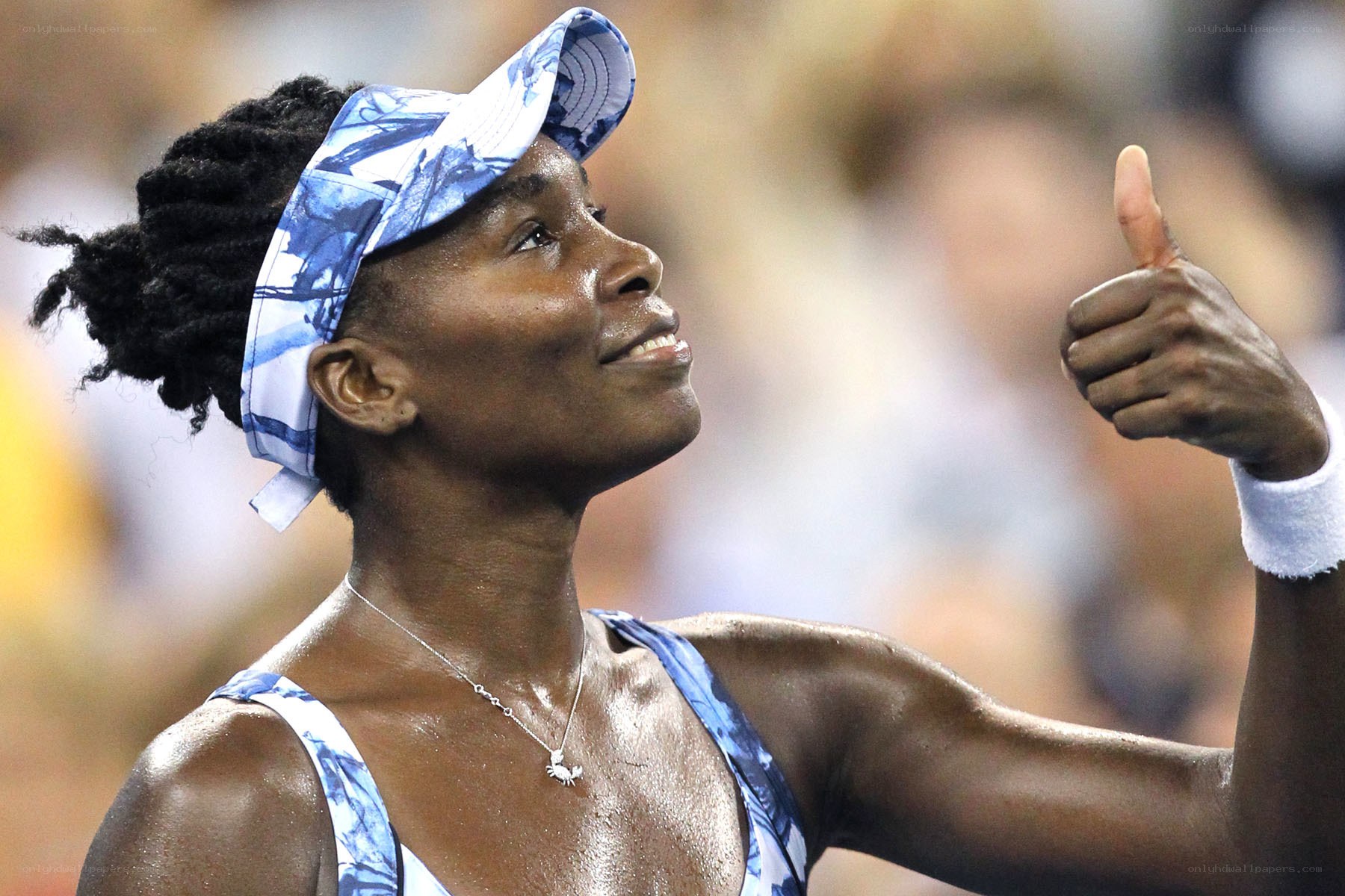 tennis player gives thumbs up