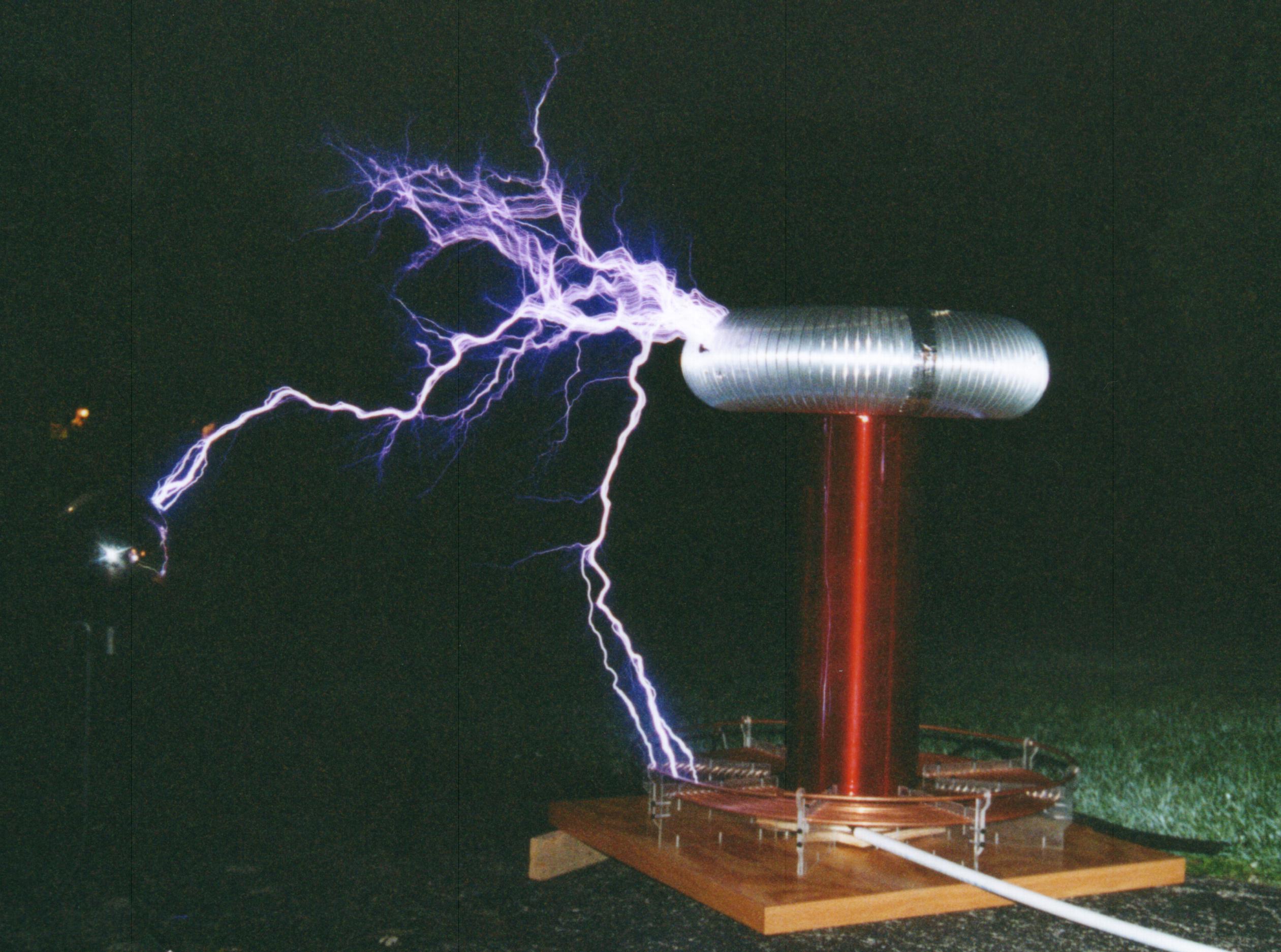 Tesla coil producing electrical arcs