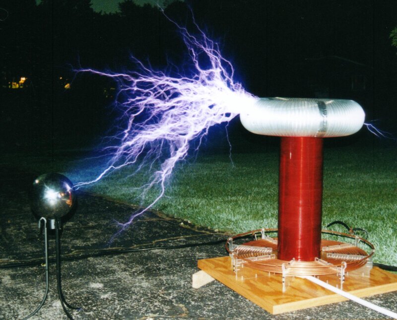Tesla coil producing electrical arcs