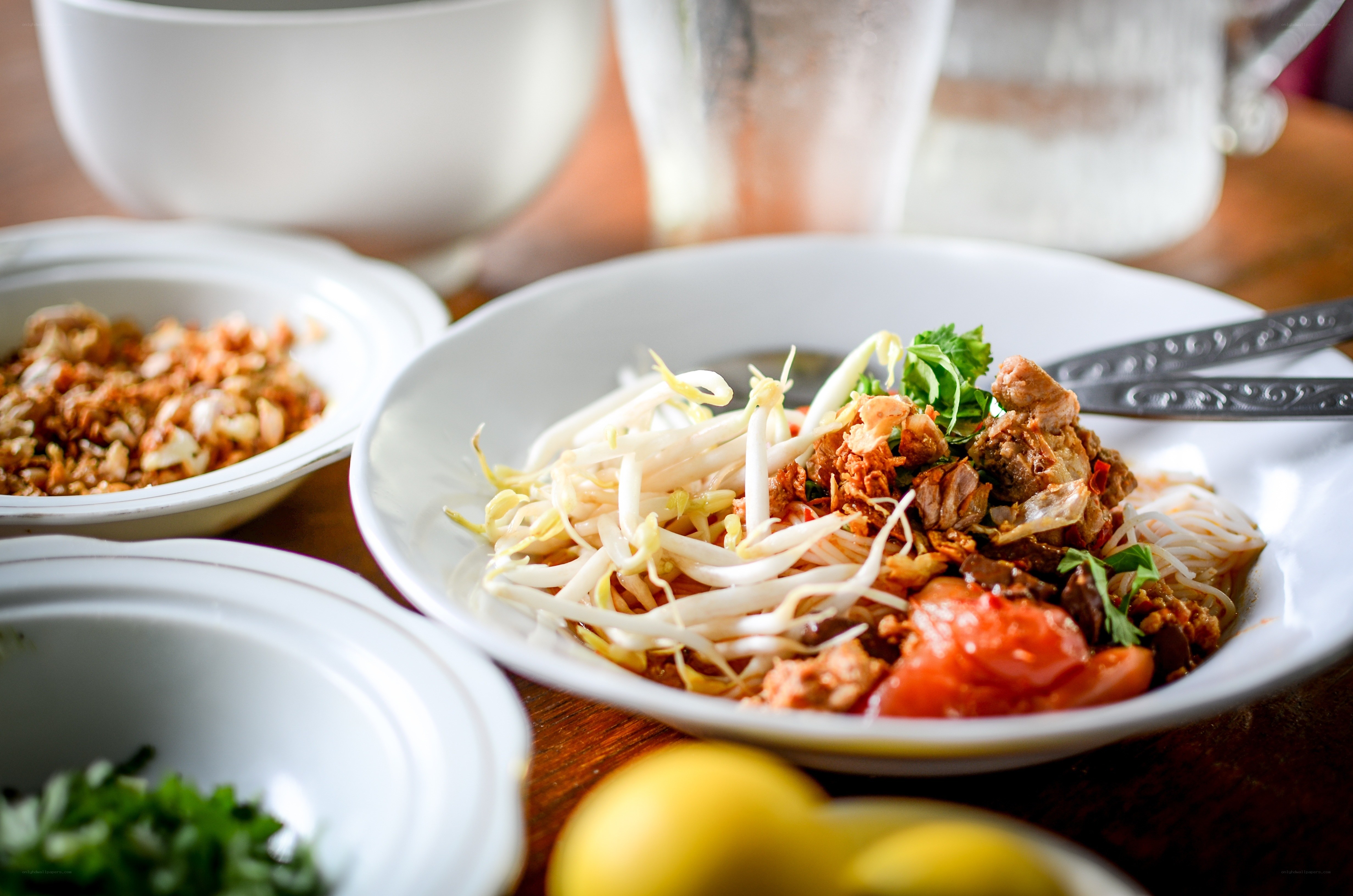 Thai noodle dish with toppings