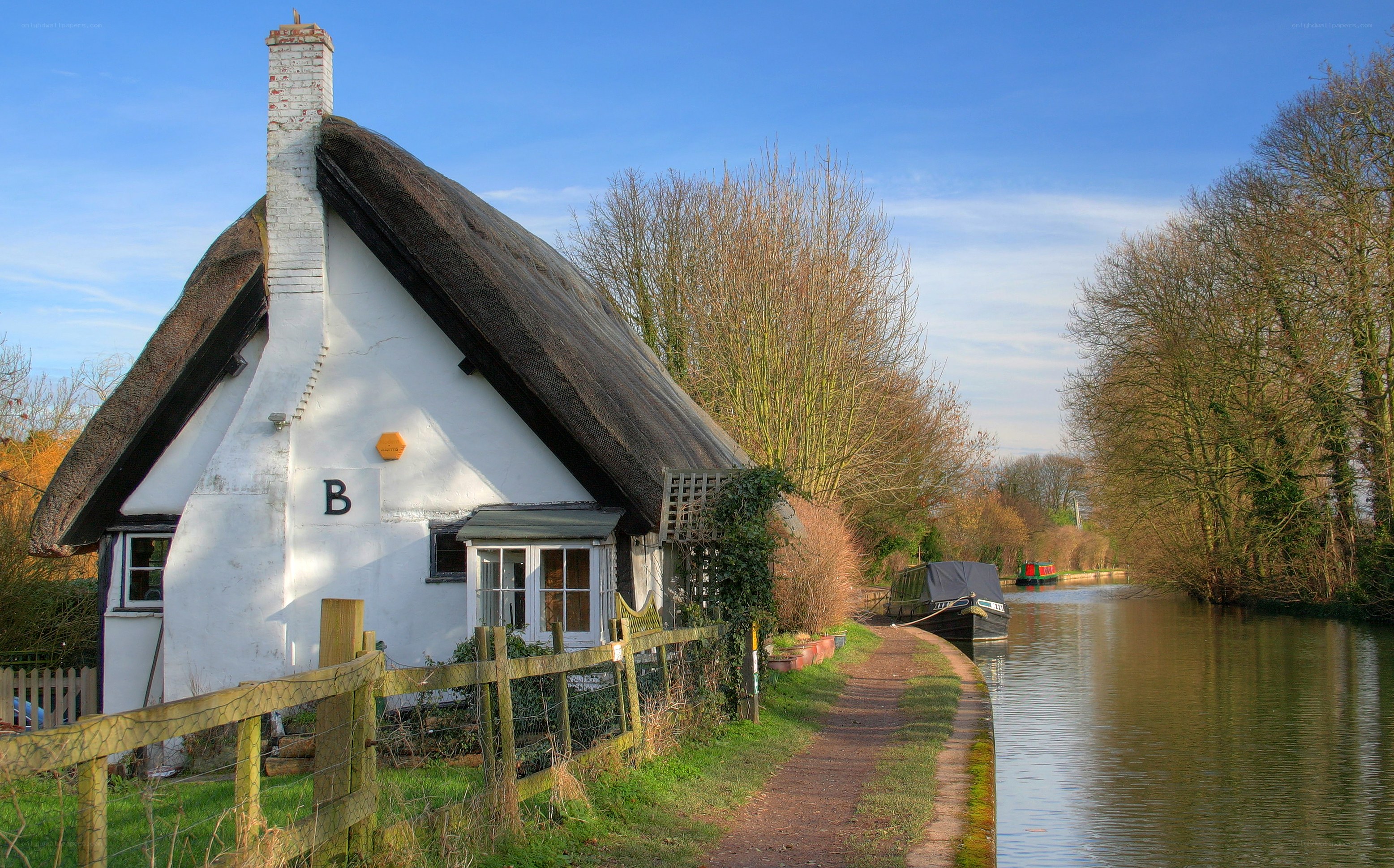 Thatched cottage by canal