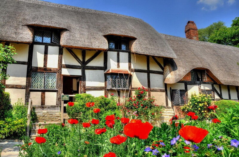 Thatched Cottage Garden — Red