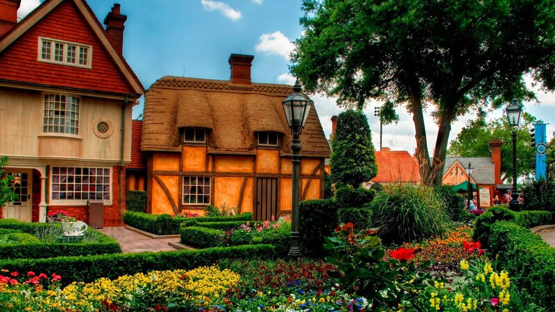 Thatched Cottage in Garden — Green, Peaceful