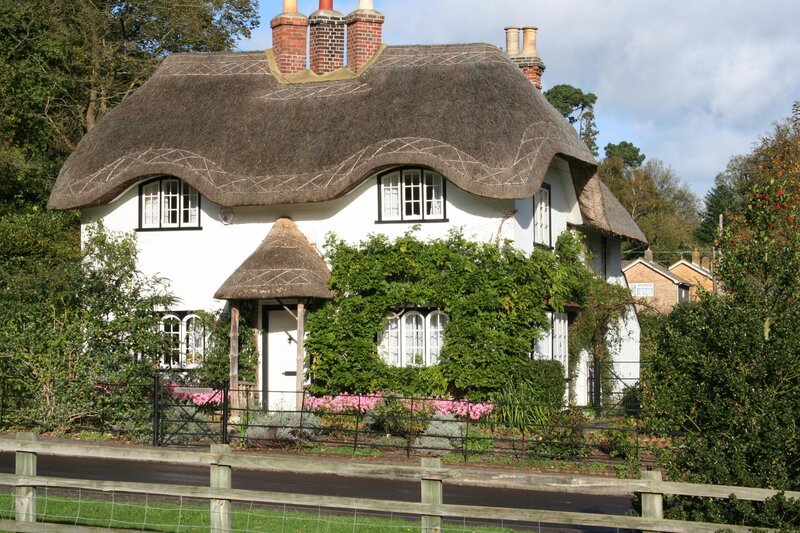 Thatched cottage in the English countryside