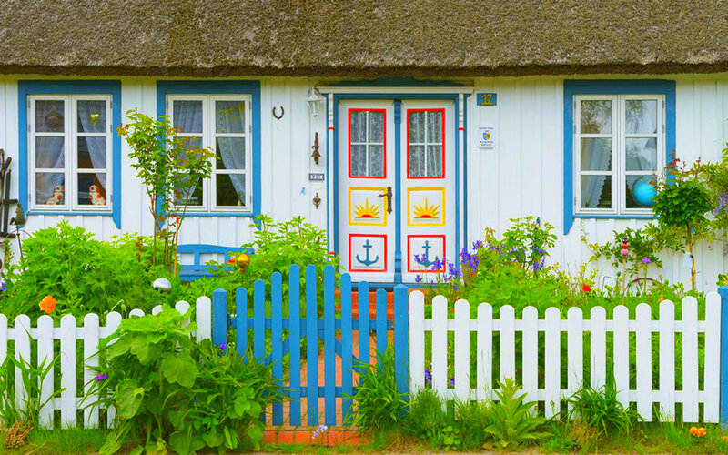 Thatched Cottage — White, Peaceful