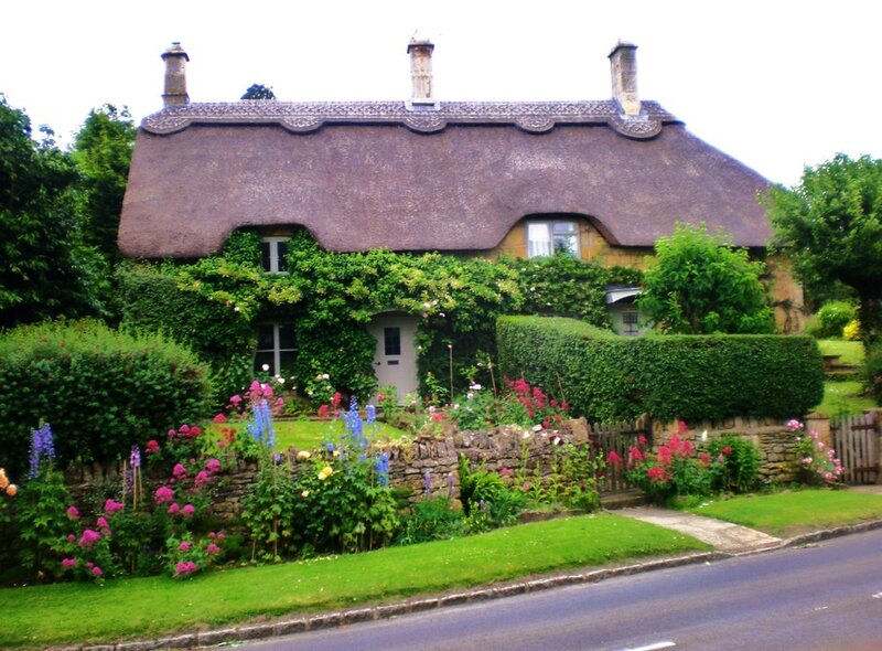 Thatched cottage with garden