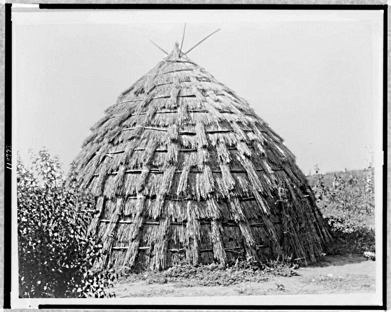 Thatched Dome Hut — Black