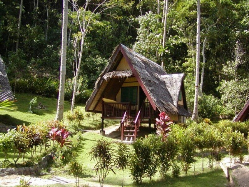 Thatched-roof Bungalow — Green