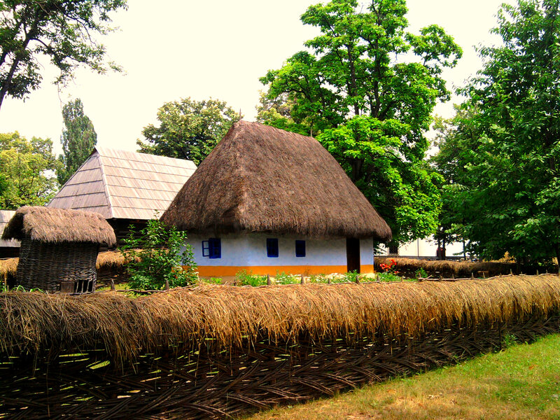 Thatched-roof Cottage — Green