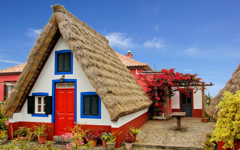 Thatched-roof Cottage — White