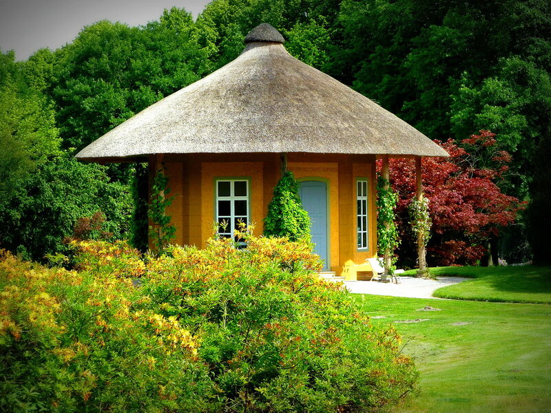 Thatched-roof Gazebo — Green