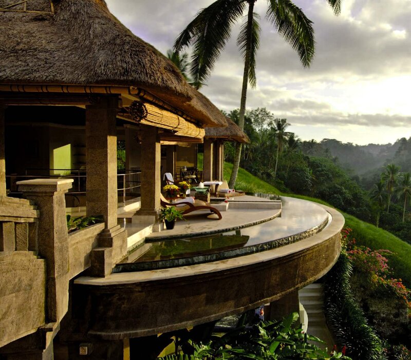 Thatched-roof Villa — Green, Serene