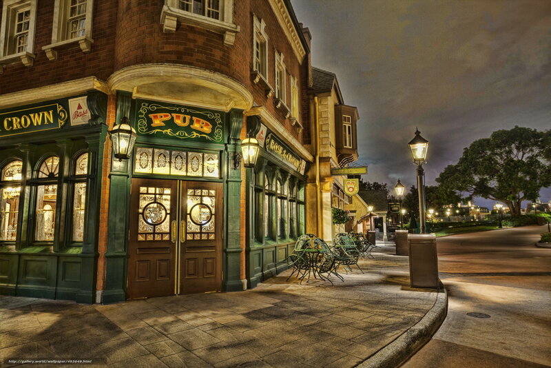 The Crown Pub at night