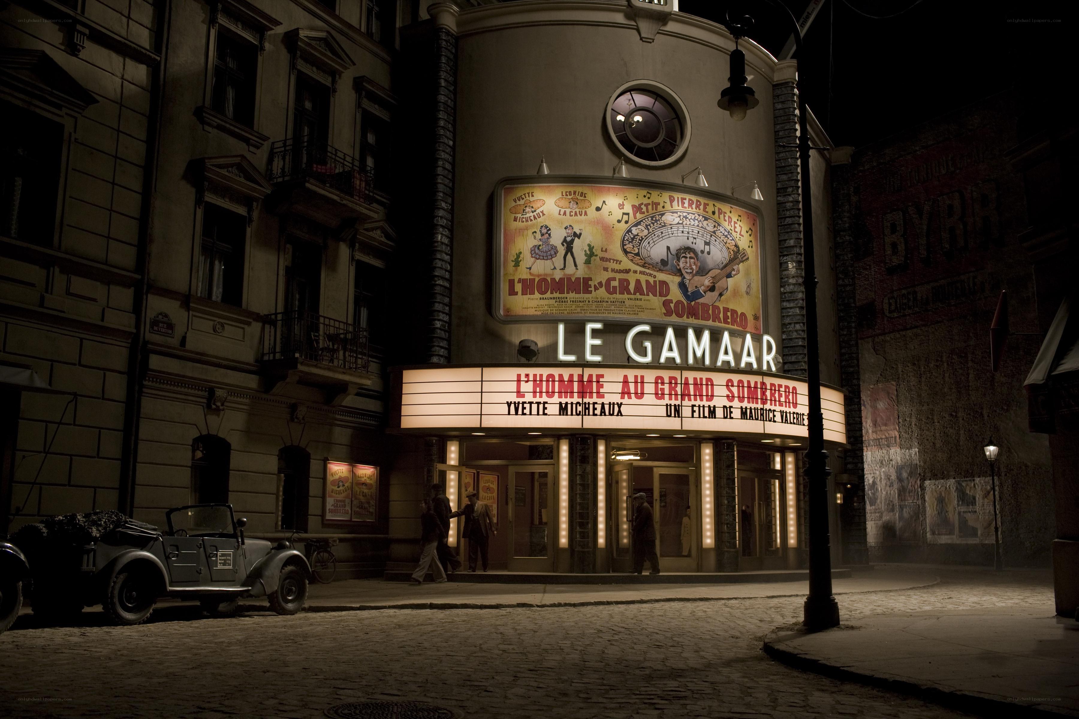 The Gamaar Theater at Night