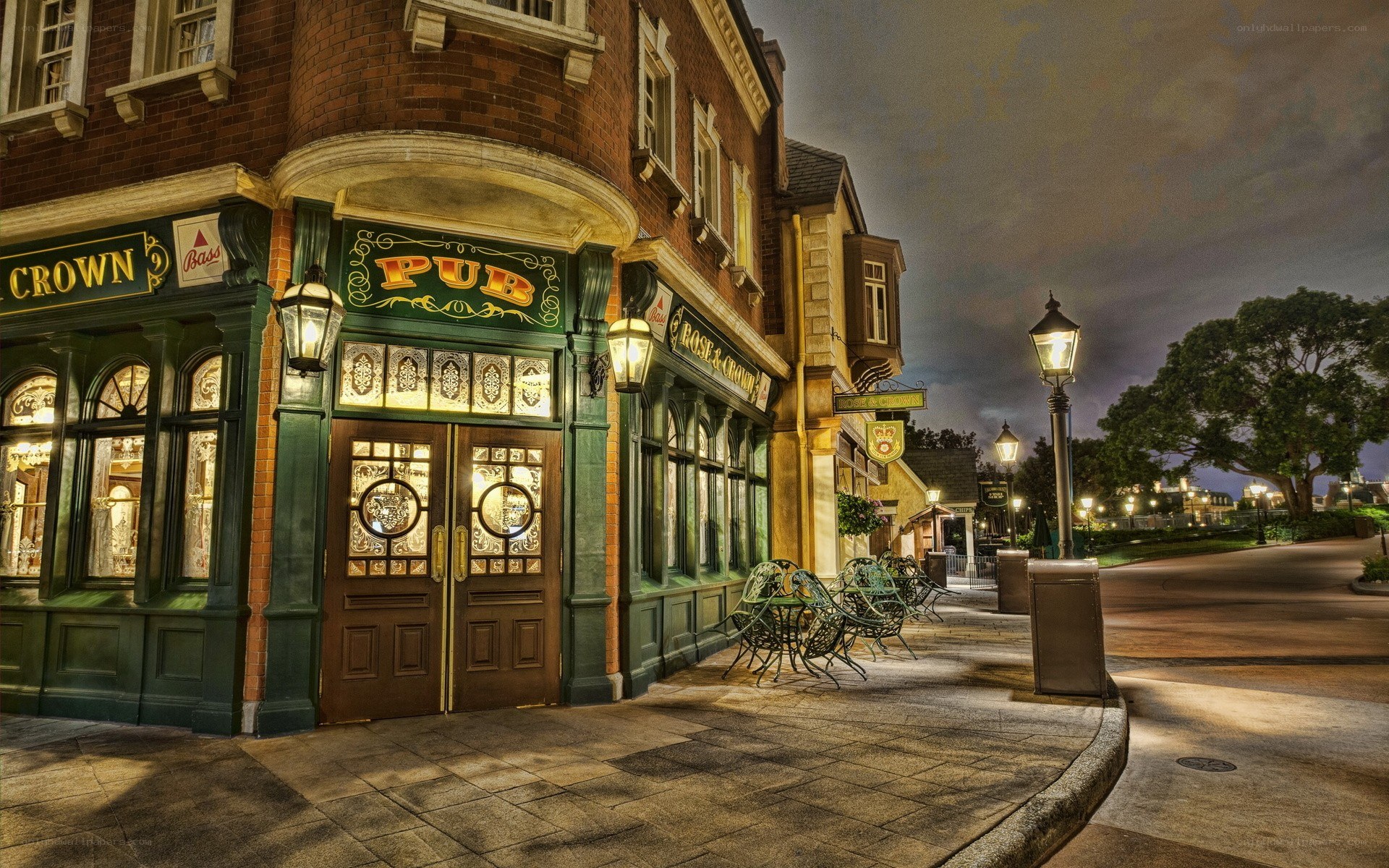 The Rose & Crown Pub at night
