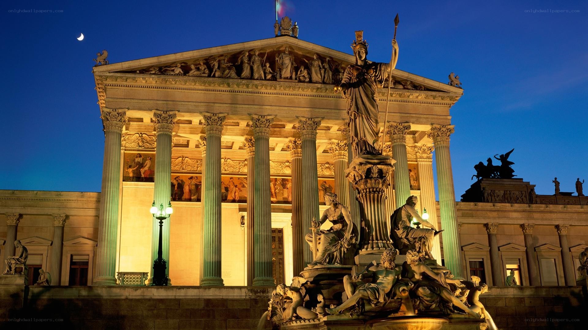 Theater am Kärntner Ring at dusk