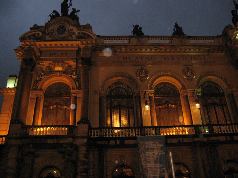 Theatro Municipal at night