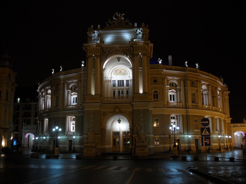 Theatro Municipal at night