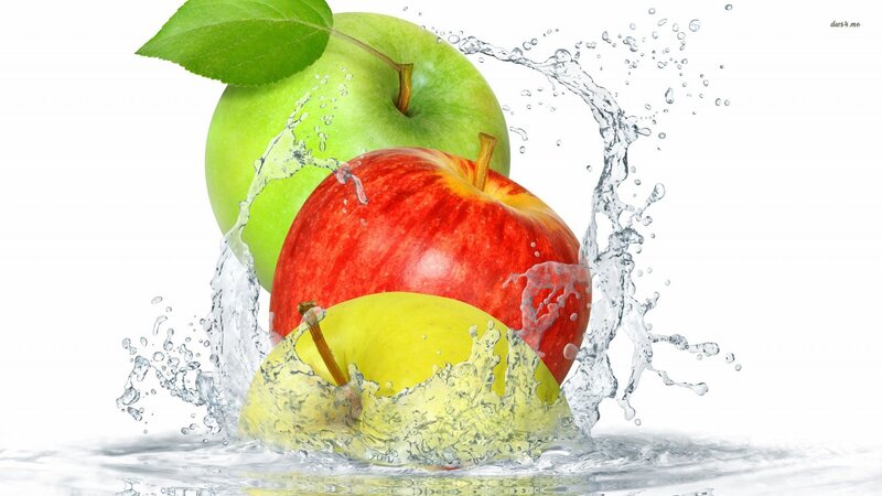 Three Apples Splashing Water — Green