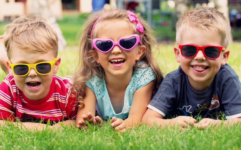 Three Children on Grass — Green