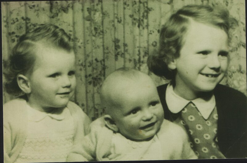 Three Children Sitting — Green