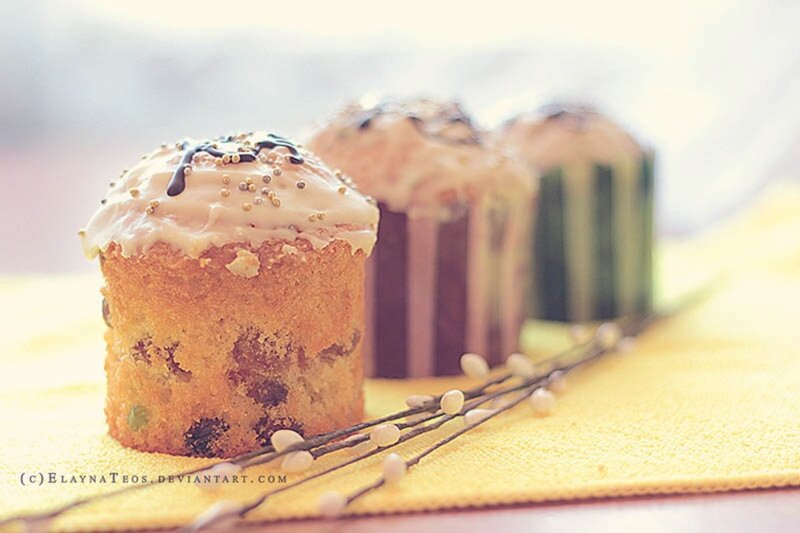 Three Cupcakes on Cloth