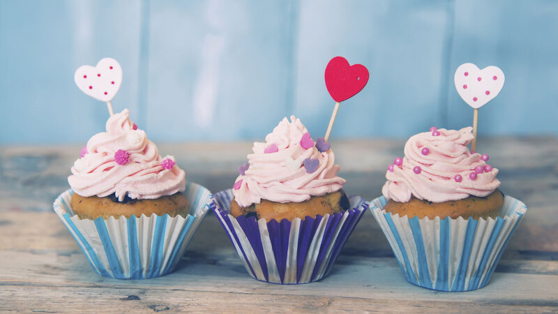 Three Cupcakes on Table — Pink