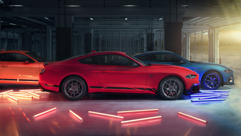 Three Ford Mustang Cars — Red, Dramatic, 3d Render