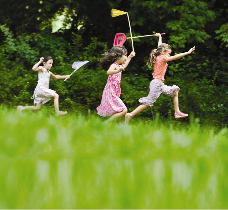 Three Girls Running — Green
