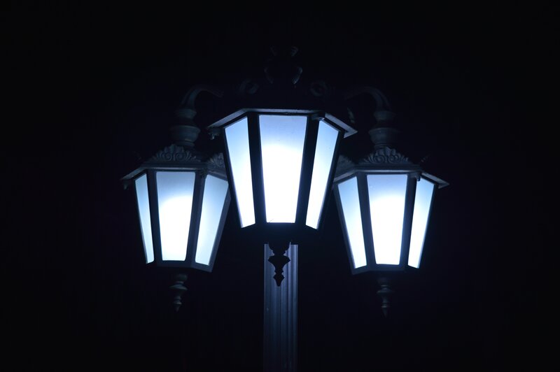 Three-lamp Streetlight — White