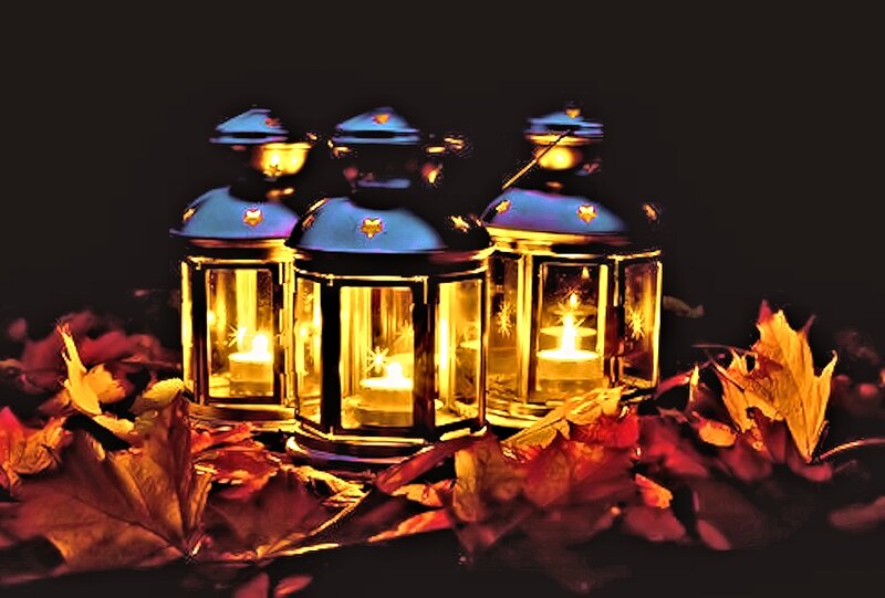 Three Lanterns with Candles — Gold