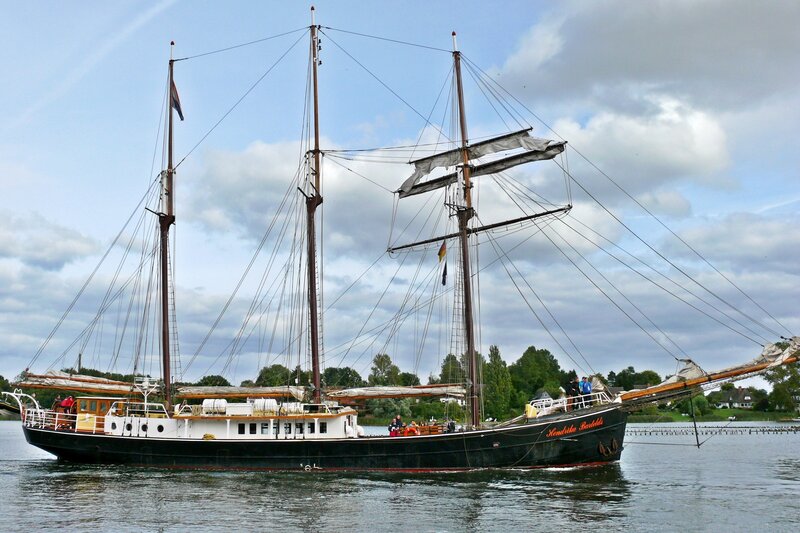 Three-masted Sailing Ship — Black