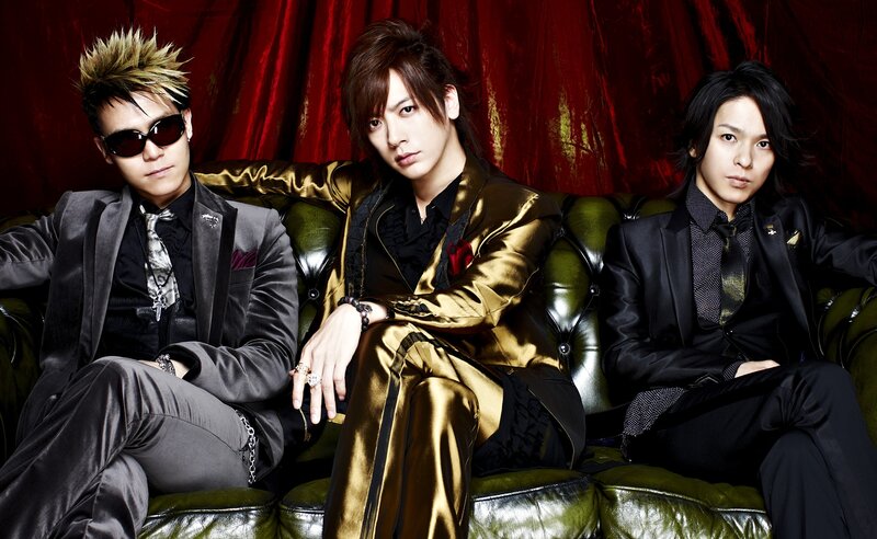 Three Men on a Couch — Black