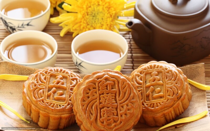 Three Mooncakes on Tray — Brown, Serene
