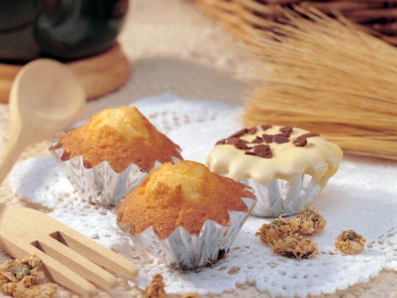 Three Muffins on Doily — White